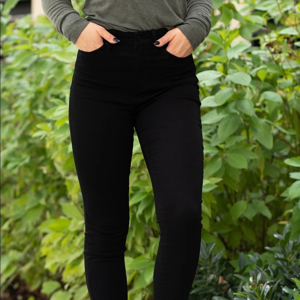 Never worn KanCan Solid Black Jean